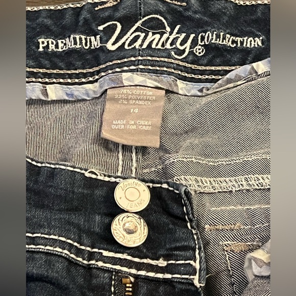 Women’s Vanity Premium Collection Mid-Rise Jeans Dark Washed Cropped Size 14 - Picture 9 of 15